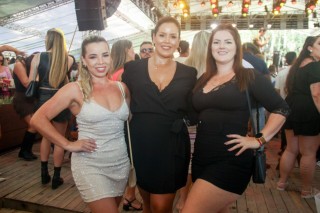 
<a style='margin-left: 5px;' class='btn btn-xs btn-social btn-facebook' href='https://www.facebook.com/sharer/sharer.php?u=https://www.galeramix.com.br/imagem/a151/800-800-90/conteudo/site_galerias/151/img6364.jpg' rel='popup' data-width='500' data-height='400'><i class='fa fa-facebook'></i>Compartilhar <span class='hidden-xs'>no Facebook</span>
</a> 
<a class='btn btn-default btn-xs' target='_blank' href='imagem/a151/800-800-90/conteudo/site_galerias/151/img6364.jpg'>
<span class='glyphicon glyphicon-cloud-download'></span> Salvar
</a>
