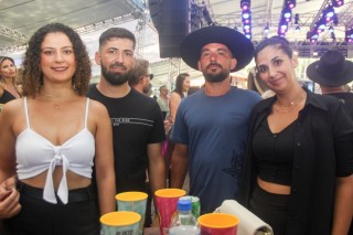 
<a style='margin-left: 5px;' class='btn btn-xs btn-social btn-facebook' href='https://www.facebook.com/sharer/sharer.php?u=https://www.galeramix.com.br/imagem/a151/800-800-90/conteudo/site_galerias/151/img6373.jpg' rel='popup' data-width='500' data-height='400'><i class='fa fa-facebook'></i>Compartilhar <span class='hidden-xs'>no Facebook</span>
</a> 
<a class='btn btn-default btn-xs' target='_blank' href='imagem/a151/800-800-90/conteudo/site_galerias/151/img6373.jpg'>
<span class='glyphicon glyphicon-cloud-download'></span> Salvar
</a>
