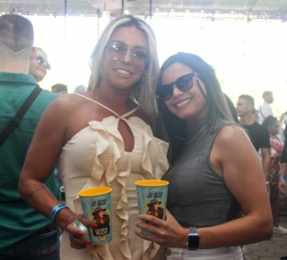 
<a style='margin-left: 5px;' class='btn btn-xs btn-social btn-facebook' href='https://www.facebook.com/sharer/sharer.php?u=https://www.galeramix.com.br/imagem/a151/800-800-90/conteudo/site_galerias/151/img6374.jpg' rel='popup' data-width='500' data-height='400'><i class='fa fa-facebook'></i>Compartilhar <span class='hidden-xs'>no Facebook</span>
</a> 
<a class='btn btn-default btn-xs' target='_blank' href='imagem/a151/800-800-90/conteudo/site_galerias/151/img6374.jpg'>
<span class='glyphicon glyphicon-cloud-download'></span> Salvar
</a>
