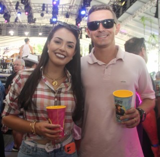 
<a style='margin-left: 5px;' class='btn btn-xs btn-social btn-facebook' href='https://www.facebook.com/sharer/sharer.php?u=https://www.galeramix.com.br/imagem/a151/800-800-90/conteudo/site_galerias/151/img6376.jpg' rel='popup' data-width='500' data-height='400'><i class='fa fa-facebook'></i>Compartilhar <span class='hidden-xs'>no Facebook</span>
</a> 
<a class='btn btn-default btn-xs' target='_blank' href='imagem/a151/800-800-90/conteudo/site_galerias/151/img6376.jpg'>
<span class='glyphicon glyphicon-cloud-download'></span> Salvar
</a>
