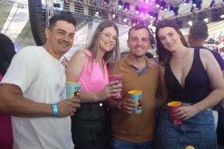 
<a style='margin-left: 5px;' class='btn btn-xs btn-social btn-facebook' href='https://www.facebook.com/sharer/sharer.php?u=https://www.galeramix.com.br/imagem/a151/800-800-90/conteudo/site_galerias/151/img6379.jpg' rel='popup' data-width='500' data-height='400'><i class='fa fa-facebook'></i>Compartilhar <span class='hidden-xs'>no Facebook</span>
</a> 
<a class='btn btn-default btn-xs' target='_blank' href='imagem/a151/800-800-90/conteudo/site_galerias/151/img6379.jpg'>
<span class='glyphicon glyphicon-cloud-download'></span> Salvar
</a>
