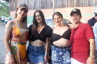 
<a style='margin-left: 5px;' class='btn btn-xs btn-social btn-facebook' href='https://www.facebook.com/sharer/sharer.php?u=https://www.galeramix.com.br/imagem/a151/800-800-90/conteudo/site_galerias/151/img6394.jpg' rel='popup' data-width='500' data-height='400'><i class='fa fa-facebook'></i>Compartilhar <span class='hidden-xs'>no Facebook</span>
</a> 
<a class='btn btn-default btn-xs' target='_blank' href='imagem/a151/800-800-90/conteudo/site_galerias/151/img6394.jpg'>
<span class='glyphicon glyphicon-cloud-download'></span> Salvar
</a>
