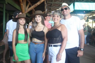 
<a style='margin-left: 5px;' class='btn btn-xs btn-social btn-facebook' href='https://www.facebook.com/sharer/sharer.php?u=https://www.galeramix.com.br/imagem/a151/800-800-90/conteudo/site_galerias/151/img6405.jpg' rel='popup' data-width='500' data-height='400'><i class='fa fa-facebook'></i>Compartilhar <span class='hidden-xs'>no Facebook</span>
</a> 
<a class='btn btn-default btn-xs' target='_blank' href='imagem/a151/800-800-90/conteudo/site_galerias/151/img6405.jpg'>
<span class='glyphicon glyphicon-cloud-download'></span> Salvar
</a>
