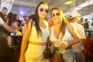 
<a style='margin-left: 5px;' class='btn btn-xs btn-social btn-facebook' href='https://www.facebook.com/sharer/sharer.php?u=https://www.galeramix.com.br/imagem/a151/800-800-90/conteudo/site_galerias/151/img6414.jpg' rel='popup' data-width='500' data-height='400'><i class='fa fa-facebook'></i>Compartilhar <span class='hidden-xs'>no Facebook</span>
</a> 
<a class='btn btn-default btn-xs' target='_blank' href='imagem/a151/800-800-90/conteudo/site_galerias/151/img6414.jpg'>
<span class='glyphicon glyphicon-cloud-download'></span> Salvar
</a>
