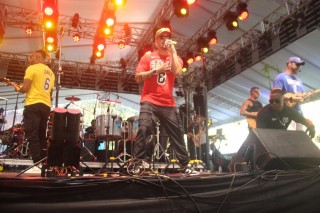 
<a style='margin-left: 5px;' class='btn btn-xs btn-social btn-facebook' href='https://www.facebook.com/sharer/sharer.php?u=https://www.galeramix.com.br/imagem/a151/800-800-90/conteudo/site_galerias/151/img6415.jpg' rel='popup' data-width='500' data-height='400'><i class='fa fa-facebook'></i>Compartilhar <span class='hidden-xs'>no Facebook</span>
</a> 
<a class='btn btn-default btn-xs' target='_blank' href='imagem/a151/800-800-90/conteudo/site_galerias/151/img6415.jpg'>
<span class='glyphicon glyphicon-cloud-download'></span> Salvar
</a>
