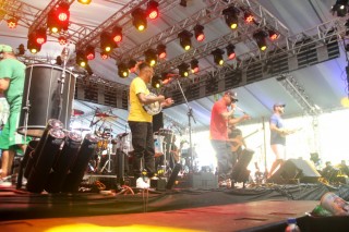 
<a style='margin-left: 5px;' class='btn btn-xs btn-social btn-facebook' href='https://www.facebook.com/sharer/sharer.php?u=https://www.galeramix.com.br/imagem/a151/800-800-90/conteudo/site_galerias/151/img6420.jpg' rel='popup' data-width='500' data-height='400'><i class='fa fa-facebook'></i>Compartilhar <span class='hidden-xs'>no Facebook</span>
</a> 
<a class='btn btn-default btn-xs' target='_blank' href='imagem/a151/800-800-90/conteudo/site_galerias/151/img6420.jpg'>
<span class='glyphicon glyphicon-cloud-download'></span> Salvar
</a>
