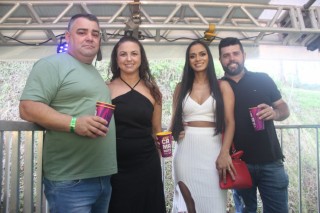 
<a style='margin-left: 5px;' class='btn btn-xs btn-social btn-facebook' href='https://www.facebook.com/sharer/sharer.php?u=https://www.galeramix.com.br/imagem/a151/800-800-90/conteudo/site_galerias/151/img6427.jpg' rel='popup' data-width='500' data-height='400'><i class='fa fa-facebook'></i>Compartilhar <span class='hidden-xs'>no Facebook</span>
</a> 
<a class='btn btn-default btn-xs' target='_blank' href='imagem/a151/800-800-90/conteudo/site_galerias/151/img6427.jpg'>
<span class='glyphicon glyphicon-cloud-download'></span> Salvar
</a>
