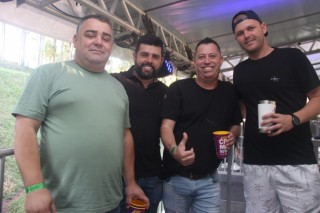 
<a style='margin-left: 5px;' class='btn btn-xs btn-social btn-facebook' href='https://www.facebook.com/sharer/sharer.php?u=https://www.galeramix.com.br/imagem/a151/800-800-90/conteudo/site_galerias/151/img6430.jpg' rel='popup' data-width='500' data-height='400'><i class='fa fa-facebook'></i>Compartilhar <span class='hidden-xs'>no Facebook</span>
</a> 
<a class='btn btn-default btn-xs' target='_blank' href='imagem/a151/800-800-90/conteudo/site_galerias/151/img6430.jpg'>
<span class='glyphicon glyphicon-cloud-download'></span> Salvar
</a>
