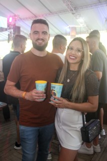 
<a style='margin-left: 5px;' class='btn btn-xs btn-social btn-facebook' href='https://www.facebook.com/sharer/sharer.php?u=https://www.galeramix.com.br/imagem/a151/800-800-90/conteudo/site_galerias/151/img6464.jpg' rel='popup' data-width='500' data-height='400'><i class='fa fa-facebook'></i>Compartilhar <span class='hidden-xs'>no Facebook</span>
</a> 
<a class='btn btn-default btn-xs' target='_blank' href='imagem/a151/800-800-90/conteudo/site_galerias/151/img6464.jpg'>
<span class='glyphicon glyphicon-cloud-download'></span> Salvar
</a>
