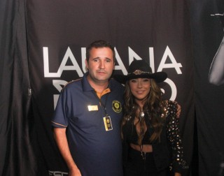 
<a style='margin-left: 5px;' class='btn btn-xs btn-social btn-facebook' href='https://www.facebook.com/sharer/sharer.php?u=https://www.galeramix.com.br/imagem/a151/800-800-90/conteudo/site_galerias/151/img6568.jpg' rel='popup' data-width='500' data-height='400'><i class='fa fa-facebook'></i>Compartilhar <span class='hidden-xs'>no Facebook</span>
</a> 
<a class='btn btn-default btn-xs' target='_blank' href='imagem/a151/800-800-90/conteudo/site_galerias/151/img6568.jpg'>
<span class='glyphicon glyphicon-cloud-download'></span> Salvar
</a>
