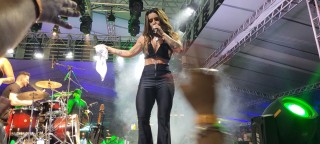 
<a style='margin-left: 5px;' class='btn btn-xs btn-social btn-facebook' href='https://www.facebook.com/sharer/sharer.php?u=https://www.galeramix.com.br/imagem/a151/800-800-90/conteudo/site_galerias/151/laa01.jpg' rel='popup' data-width='500' data-height='400'><i class='fa fa-facebook'></i>Compartilhar <span class='hidden-xs'>no Facebook</span>
</a> 
<a class='btn btn-default btn-xs' target='_blank' href='imagem/a151/800-800-90/conteudo/site_galerias/151/laa01.jpg'>
<span class='glyphicon glyphicon-cloud-download'></span> Salvar
</a>
