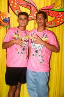 
                        <a style='margin-left: 5px;' class='btn btn-xs btn-social btn-facebook' href='https://www.facebook.com/sharer/sharer.php?u=https://www.galeramix.com.br/imagem/a153/800-800-90/conteudo/site_galerias/153/carnaval-grandes-amigos-10.jpg' rel='popup' data-width='500' data-height='400'><i class='fa fa-facebook'></i>Compartilhar <span class='hidden-xs'>no Facebook</span>
                    </a> 
                    <a class='btn btn-default btn-xs' target='_blank' href='imagem/a153/800-800-90/conteudo/site_galerias/153/carnaval-grandes-amigos-10.jpg'>
                        <span class='glyphicon glyphicon-cloud-download'></span> Salvar
                    </a>
                    