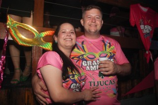 
                    <a style='margin-left: 5px;' class='btn btn-xs btn-social btn-facebook' href='https://www.facebook.com/sharer/sharer.php?u=https://www.galeramix.com.br/imagem/a153/800-800-90/conteudo/site_galerias/153/carnaval-grandes-amigos-100.jpg' rel='popup' data-width='500' data-height='400'><i class='fa fa-facebook'></i>Compartilhar <span class='hidden-xs'>no Facebook</span>
                </a> 
                <a class='btn btn-default btn-xs' target='_blank' href='imagem/a153/800-800-90/conteudo/site_galerias/153/carnaval-grandes-amigos-100.jpg'>
                    <span class='glyphicon glyphicon-cloud-download'></span> Salvar
                </a>
                