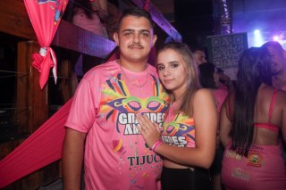 
                <a style='margin-left: 5px;' class='btn btn-xs btn-social btn-facebook' href='https://www.facebook.com/sharer/sharer.php?u=https://www.galeramix.com.br/imagem/a153/800-800-90/conteudo/site_galerias/153/carnaval-grandes-amigos-101.jpg' rel='popup' data-width='500' data-height='400'><i class='fa fa-facebook'></i>Compartilhar <span class='hidden-xs'>no Facebook</span>
            </a> 
            <a class='btn btn-default btn-xs' target='_blank' href='imagem/a153/800-800-90/conteudo/site_galerias/153/carnaval-grandes-amigos-101.jpg'>
                <span class='glyphicon glyphicon-cloud-download'></span> Salvar
            </a>
            