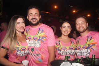 
            <a style='margin-left: 5px;' class='btn btn-xs btn-social btn-facebook' href='https://www.facebook.com/sharer/sharer.php?u=https://www.galeramix.com.br/imagem/a153/800-800-90/conteudo/site_galerias/153/carnaval-grandes-amigos-102.jpg' rel='popup' data-width='500' data-height='400'><i class='fa fa-facebook'></i>Compartilhar <span class='hidden-xs'>no Facebook</span>
        </a> 
        <a class='btn btn-default btn-xs' target='_blank' href='imagem/a153/800-800-90/conteudo/site_galerias/153/carnaval-grandes-amigos-102.jpg'>
            <span class='glyphicon glyphicon-cloud-download'></span> Salvar
        </a>
        