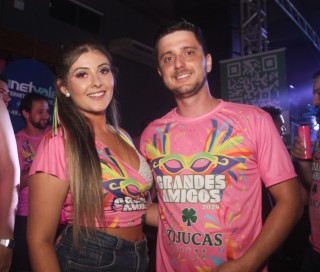 
        <a style='margin-left: 5px;' class='btn btn-xs btn-social btn-facebook' href='https://www.facebook.com/sharer/sharer.php?u=https://www.galeramix.com.br/imagem/a153/800-800-90/conteudo/site_galerias/153/carnaval-grandes-amigos-103.jpg' rel='popup' data-width='500' data-height='400'><i class='fa fa-facebook'></i>Compartilhar <span class='hidden-xs'>no Facebook</span>
    </a> 
    <a class='btn btn-default btn-xs' target='_blank' href='imagem/a153/800-800-90/conteudo/site_galerias/153/carnaval-grandes-amigos-103.jpg'>
        <span class='glyphicon glyphicon-cloud-download'></span> Salvar
    </a>
    