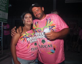 
<a style='margin-left: 5px;' class='btn btn-xs btn-social btn-facebook' href='https://www.facebook.com/sharer/sharer.php?u=https://www.galeramix.com.br/imagem/a153/800-800-90/conteudo/site_galerias/153/carnaval-grandes-amigos-105.jpg' rel='popup' data-width='500' data-height='400'><i class='fa fa-facebook'></i>Compartilhar <span class='hidden-xs'>no Facebook</span>
</a> 
<a class='btn btn-default btn-xs' target='_blank' href='imagem/a153/800-800-90/conteudo/site_galerias/153/carnaval-grandes-amigos-105.jpg'>
<span class='glyphicon glyphicon-cloud-download'></span> Salvar
</a>
