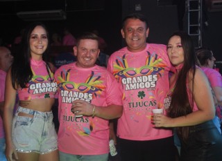 
<a style='margin-left: 5px;' class='btn btn-xs btn-social btn-facebook' href='https://www.facebook.com/sharer/sharer.php?u=https://www.galeramix.com.br/imagem/a153/800-800-90/conteudo/site_galerias/153/carnaval-grandes-amigos-109.jpg' rel='popup' data-width='500' data-height='400'><i class='fa fa-facebook'></i>Compartilhar <span class='hidden-xs'>no Facebook</span>
</a> 
<a class='btn btn-default btn-xs' target='_blank' href='imagem/a153/800-800-90/conteudo/site_galerias/153/carnaval-grandes-amigos-109.jpg'>
<span class='glyphicon glyphicon-cloud-download'></span> Salvar
</a>
