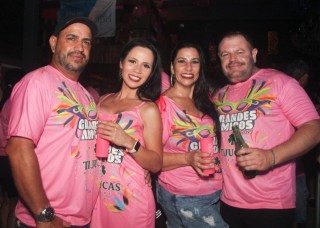 
<a style='margin-left: 5px;' class='btn btn-xs btn-social btn-facebook' href='https://www.facebook.com/sharer/sharer.php?u=https://www.galeramix.com.br/imagem/a153/800-800-90/conteudo/site_galerias/153/carnaval-grandes-amigos-112.jpg' rel='popup' data-width='500' data-height='400'><i class='fa fa-facebook'></i>Compartilhar <span class='hidden-xs'>no Facebook</span>
</a> 
<a class='btn btn-default btn-xs' target='_blank' href='imagem/a153/800-800-90/conteudo/site_galerias/153/carnaval-grandes-amigos-112.jpg'>
<span class='glyphicon glyphicon-cloud-download'></span> Salvar
</a>
