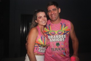 
<a style='margin-left: 5px;' class='btn btn-xs btn-social btn-facebook' href='https://www.facebook.com/sharer/sharer.php?u=https://www.galeramix.com.br/imagem/a153/800-800-90/conteudo/site_galerias/153/carnaval-grandes-amigos-122.jpg' rel='popup' data-width='500' data-height='400'><i class='fa fa-facebook'></i>Compartilhar <span class='hidden-xs'>no Facebook</span>
</a> 
<a class='btn btn-default btn-xs' target='_blank' href='imagem/a153/800-800-90/conteudo/site_galerias/153/carnaval-grandes-amigos-122.jpg'>
<span class='glyphicon glyphicon-cloud-download'></span> Salvar
</a>
