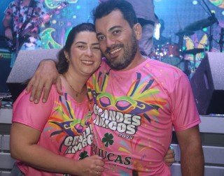 
<a style='margin-left: 5px;' class='btn btn-xs btn-social btn-facebook' href='https://www.facebook.com/sharer/sharer.php?u=https://www.galeramix.com.br/imagem/a153/800-800-90/conteudo/site_galerias/153/carnaval-grandes-amigos-126.jpg' rel='popup' data-width='500' data-height='400'><i class='fa fa-facebook'></i>Compartilhar <span class='hidden-xs'>no Facebook</span>
</a> 
<a class='btn btn-default btn-xs' target='_blank' href='imagem/a153/800-800-90/conteudo/site_galerias/153/carnaval-grandes-amigos-126.jpg'>
<span class='glyphicon glyphicon-cloud-download'></span> Salvar
</a>
