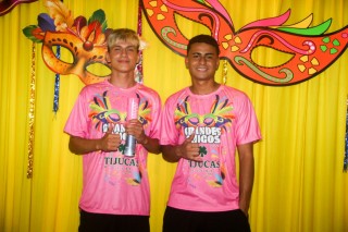 
<a style='margin-left: 5px;' class='btn btn-xs btn-social btn-facebook' href='https://www.facebook.com/sharer/sharer.php?u=https://www.galeramix.com.br/imagem/a153/800-800-90/conteudo/site_galerias/153/carnaval-grandes-amigos-13.jpg' rel='popup' data-width='500' data-height='400'><i class='fa fa-facebook'></i>Compartilhar <span class='hidden-xs'>no Facebook</span>
</a> 
<a class='btn btn-default btn-xs' target='_blank' href='imagem/a153/800-800-90/conteudo/site_galerias/153/carnaval-grandes-amigos-13.jpg'>
<span class='glyphicon glyphicon-cloud-download'></span> Salvar
</a>
