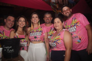 
<a style='margin-left: 5px;' class='btn btn-xs btn-social btn-facebook' href='https://www.facebook.com/sharer/sharer.php?u=https://www.galeramix.com.br/imagem/a153/800-800-90/conteudo/site_galerias/153/carnaval-grandes-amigos-132.jpg' rel='popup' data-width='500' data-height='400'><i class='fa fa-facebook'></i>Compartilhar <span class='hidden-xs'>no Facebook</span>
</a> 
<a class='btn btn-default btn-xs' target='_blank' href='imagem/a153/800-800-90/conteudo/site_galerias/153/carnaval-grandes-amigos-132.jpg'>
<span class='glyphicon glyphicon-cloud-download'></span> Salvar
</a>
