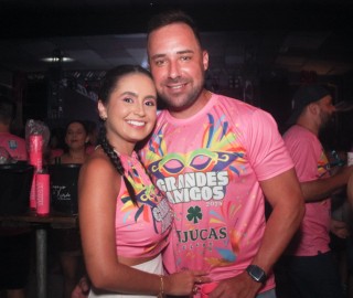 
<a style='margin-left: 5px;' class='btn btn-xs btn-social btn-facebook' href='https://www.facebook.com/sharer/sharer.php?u=https://www.galeramix.com.br/imagem/a153/800-800-90/conteudo/site_galerias/153/carnaval-grandes-amigos-136.jpg' rel='popup' data-width='500' data-height='400'><i class='fa fa-facebook'></i>Compartilhar <span class='hidden-xs'>no Facebook</span>
</a> 
<a class='btn btn-default btn-xs' target='_blank' href='imagem/a153/800-800-90/conteudo/site_galerias/153/carnaval-grandes-amigos-136.jpg'>
<span class='glyphicon glyphicon-cloud-download'></span> Salvar
</a>
