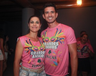 
<a style='margin-left: 5px;' class='btn btn-xs btn-social btn-facebook' href='https://www.facebook.com/sharer/sharer.php?u=https://www.galeramix.com.br/imagem/a153/800-800-90/conteudo/site_galerias/153/carnaval-grandes-amigos-141.jpg' rel='popup' data-width='500' data-height='400'><i class='fa fa-facebook'></i>Compartilhar <span class='hidden-xs'>no Facebook</span>
</a> 
<a class='btn btn-default btn-xs' target='_blank' href='imagem/a153/800-800-90/conteudo/site_galerias/153/carnaval-grandes-amigos-141.jpg'>
<span class='glyphicon glyphicon-cloud-download'></span> Salvar
</a>
