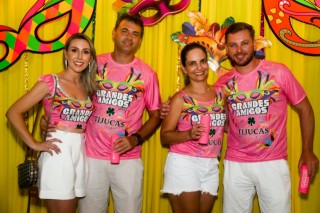 
<a style='margin-left: 5px;' class='btn btn-xs btn-social btn-facebook' href='https://www.facebook.com/sharer/sharer.php?u=https://www.galeramix.com.br/imagem/a153/800-800-90/conteudo/site_galerias/153/carnaval-grandes-amigos-147.jpg' rel='popup' data-width='500' data-height='400'><i class='fa fa-facebook'></i>Compartilhar <span class='hidden-xs'>no Facebook</span>
</a> 
<a class='btn btn-default btn-xs' target='_blank' href='imagem/a153/800-800-90/conteudo/site_galerias/153/carnaval-grandes-amigos-147.jpg'>
<span class='glyphicon glyphicon-cloud-download'></span> Salvar
</a>
