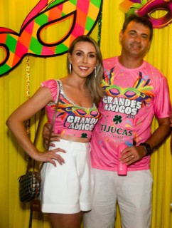 
<a style='margin-left: 5px;' class='btn btn-xs btn-social btn-facebook' href='https://www.facebook.com/sharer/sharer.php?u=https://www.galeramix.com.br/imagem/a153/800-800-90/conteudo/site_galerias/153/carnaval-grandes-amigos-149.jpg' rel='popup' data-width='500' data-height='400'><i class='fa fa-facebook'></i>Compartilhar <span class='hidden-xs'>no Facebook</span>
</a> 
<a class='btn btn-default btn-xs' target='_blank' href='imagem/a153/800-800-90/conteudo/site_galerias/153/carnaval-grandes-amigos-149.jpg'>
<span class='glyphicon glyphicon-cloud-download'></span> Salvar
</a>
