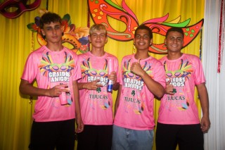 
<a style='margin-left: 5px;' class='btn btn-xs btn-social btn-facebook' href='https://www.facebook.com/sharer/sharer.php?u=https://www.galeramix.com.br/imagem/a153/800-800-90/conteudo/site_galerias/153/carnaval-grandes-amigos-150.jpg' rel='popup' data-width='500' data-height='400'><i class='fa fa-facebook'></i>Compartilhar <span class='hidden-xs'>no Facebook</span>
</a> 
<a class='btn btn-default btn-xs' target='_blank' href='imagem/a153/800-800-90/conteudo/site_galerias/153/carnaval-grandes-amigos-150.jpg'>
<span class='glyphicon glyphicon-cloud-download'></span> Salvar
</a>
