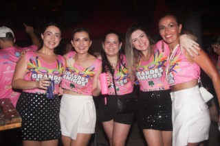 
<a style='margin-left: 5px;' class='btn btn-xs btn-social btn-facebook' href='https://www.facebook.com/sharer/sharer.php?u=https://www.galeramix.com.br/imagem/a153/800-800-90/conteudo/site_galerias/153/carnaval-grandes-amigos-155.jpg' rel='popup' data-width='500' data-height='400'><i class='fa fa-facebook'></i>Compartilhar <span class='hidden-xs'>no Facebook</span>
</a> 
<a class='btn btn-default btn-xs' target='_blank' href='imagem/a153/800-800-90/conteudo/site_galerias/153/carnaval-grandes-amigos-155.jpg'>
<span class='glyphicon glyphicon-cloud-download'></span> Salvar
</a>
