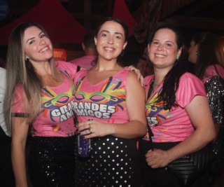 
<a style='margin-left: 5px;' class='btn btn-xs btn-social btn-facebook' href='https://www.facebook.com/sharer/sharer.php?u=https://www.galeramix.com.br/imagem/a153/800-800-90/conteudo/site_galerias/153/carnaval-grandes-amigos-156.jpg' rel='popup' data-width='500' data-height='400'><i class='fa fa-facebook'></i>Compartilhar <span class='hidden-xs'>no Facebook</span>
</a> 
<a class='btn btn-default btn-xs' target='_blank' href='imagem/a153/800-800-90/conteudo/site_galerias/153/carnaval-grandes-amigos-156.jpg'>
<span class='glyphicon glyphicon-cloud-download'></span> Salvar
</a>
