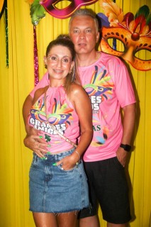 
<a style='margin-left: 5px;' class='btn btn-xs btn-social btn-facebook' href='https://www.facebook.com/sharer/sharer.php?u=https://www.galeramix.com.br/imagem/a153/800-800-90/conteudo/site_galerias/153/carnaval-grandes-amigos-21.jpg' rel='popup' data-width='500' data-height='400'><i class='fa fa-facebook'></i>Compartilhar <span class='hidden-xs'>no Facebook</span>
</a> 
<a class='btn btn-default btn-xs' target='_blank' href='imagem/a153/800-800-90/conteudo/site_galerias/153/carnaval-grandes-amigos-21.jpg'>
<span class='glyphicon glyphicon-cloud-download'></span> Salvar
</a>
