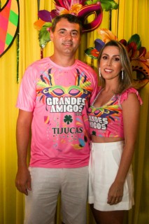 
<a style='margin-left: 5px;' class='btn btn-xs btn-social btn-facebook' href='https://www.facebook.com/sharer/sharer.php?u=https://www.galeramix.com.br/imagem/a153/800-800-90/conteudo/site_galerias/153/carnaval-grandes-amigos-25.jpg' rel='popup' data-width='500' data-height='400'><i class='fa fa-facebook'></i>Compartilhar <span class='hidden-xs'>no Facebook</span>
</a> 
<a class='btn btn-default btn-xs' target='_blank' href='imagem/a153/800-800-90/conteudo/site_galerias/153/carnaval-grandes-amigos-25.jpg'>
<span class='glyphicon glyphicon-cloud-download'></span> Salvar
</a>
