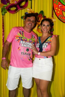 
<a style='margin-left: 5px;' class='btn btn-xs btn-social btn-facebook' href='https://www.facebook.com/sharer/sharer.php?u=https://www.galeramix.com.br/imagem/a153/800-800-90/conteudo/site_galerias/153/carnaval-grandes-amigos-31.jpg' rel='popup' data-width='500' data-height='400'><i class='fa fa-facebook'></i>Compartilhar <span class='hidden-xs'>no Facebook</span>
</a> 
<a class='btn btn-default btn-xs' target='_blank' href='imagem/a153/800-800-90/conteudo/site_galerias/153/carnaval-grandes-amigos-31.jpg'>
<span class='glyphicon glyphicon-cloud-download'></span> Salvar
</a>
