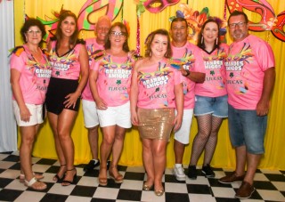 
<a style='margin-left: 5px;' class='btn btn-xs btn-social btn-facebook' href='https://www.facebook.com/sharer/sharer.php?u=https://www.galeramix.com.br/imagem/a153/800-800-90/conteudo/site_galerias/153/carnaval-grandes-amigos-37.jpg' rel='popup' data-width='500' data-height='400'><i class='fa fa-facebook'></i>Compartilhar <span class='hidden-xs'>no Facebook</span>
</a> 
<a class='btn btn-default btn-xs' target='_blank' href='imagem/a153/800-800-90/conteudo/site_galerias/153/carnaval-grandes-amigos-37.jpg'>
<span class='glyphicon glyphicon-cloud-download'></span> Salvar
</a>
