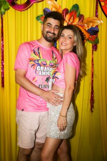 
<a style='margin-left: 5px;' class='btn btn-xs btn-social btn-facebook' href='https://www.facebook.com/sharer/sharer.php?u=https://www.galeramix.com.br/imagem/a153/800-800-90/conteudo/site_galerias/153/carnaval-grandes-amigos-38.jpg' rel='popup' data-width='500' data-height='400'><i class='fa fa-facebook'></i>Compartilhar <span class='hidden-xs'>no Facebook</span>
</a> 
<a class='btn btn-default btn-xs' target='_blank' href='imagem/a153/800-800-90/conteudo/site_galerias/153/carnaval-grandes-amigos-38.jpg'>
<span class='glyphicon glyphicon-cloud-download'></span> Salvar
</a>
