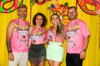 
<a style='margin-left: 5px;' class='btn btn-xs btn-social btn-facebook' href='https://www.facebook.com/sharer/sharer.php?u=https://www.galeramix.com.br/imagem/a153/800-800-90/conteudo/site_galerias/153/carnaval-grandes-amigos-42.jpg' rel='popup' data-width='500' data-height='400'><i class='fa fa-facebook'></i>Compartilhar <span class='hidden-xs'>no Facebook</span>
</a> 
<a class='btn btn-default btn-xs' target='_blank' href='imagem/a153/800-800-90/conteudo/site_galerias/153/carnaval-grandes-amigos-42.jpg'>
<span class='glyphicon glyphicon-cloud-download'></span> Salvar
</a>
