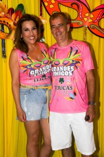 
<a style='margin-left: 5px;' class='btn btn-xs btn-social btn-facebook' href='https://www.facebook.com/sharer/sharer.php?u=https://www.galeramix.com.br/imagem/a153/800-800-90/conteudo/site_galerias/153/carnaval-grandes-amigos-45.jpg' rel='popup' data-width='500' data-height='400'><i class='fa fa-facebook'></i>Compartilhar <span class='hidden-xs'>no Facebook</span>
</a> 
<a class='btn btn-default btn-xs' target='_blank' href='imagem/a153/800-800-90/conteudo/site_galerias/153/carnaval-grandes-amigos-45.jpg'>
<span class='glyphicon glyphicon-cloud-download'></span> Salvar
</a>
