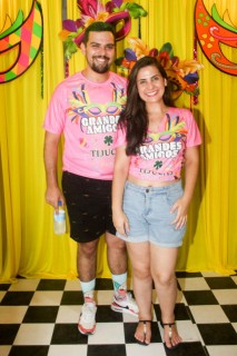 
<a style='margin-left: 5px;' class='btn btn-xs btn-social btn-facebook' href='https://www.facebook.com/sharer/sharer.php?u=https://www.galeramix.com.br/imagem/a153/800-800-90/conteudo/site_galerias/153/carnaval-grandes-amigos-68.jpg' rel='popup' data-width='500' data-height='400'><i class='fa fa-facebook'></i>Compartilhar <span class='hidden-xs'>no Facebook</span>
</a> 
<a class='btn btn-default btn-xs' target='_blank' href='imagem/a153/800-800-90/conteudo/site_galerias/153/carnaval-grandes-amigos-68.jpg'>
<span class='glyphicon glyphicon-cloud-download'></span> Salvar
</a>
