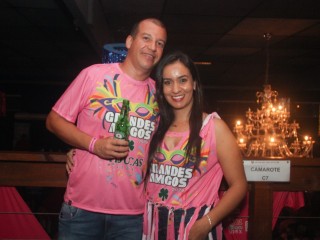 
<a style='margin-left: 5px;' class='btn btn-xs btn-social btn-facebook' href='https://www.facebook.com/sharer/sharer.php?u=https://www.galeramix.com.br/imagem/a153/800-800-90/conteudo/site_galerias/153/carnaval-grandes-amigos-82.jpg' rel='popup' data-width='500' data-height='400'><i class='fa fa-facebook'></i>Compartilhar <span class='hidden-xs'>no Facebook</span>
</a> 
<a class='btn btn-default btn-xs' target='_blank' href='imagem/a153/800-800-90/conteudo/site_galerias/153/carnaval-grandes-amigos-82.jpg'>
<span class='glyphicon glyphicon-cloud-download'></span> Salvar
</a>
