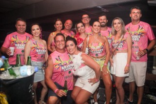 
<a style='margin-left: 5px;' class='btn btn-xs btn-social btn-facebook' href='https://www.facebook.com/sharer/sharer.php?u=https://www.galeramix.com.br/imagem/a153/800-800-90/conteudo/site_galerias/153/carnaval-grandes-amigos-83.jpg' rel='popup' data-width='500' data-height='400'><i class='fa fa-facebook'></i>Compartilhar <span class='hidden-xs'>no Facebook</span>
</a> 
<a class='btn btn-default btn-xs' target='_blank' href='imagem/a153/800-800-90/conteudo/site_galerias/153/carnaval-grandes-amigos-83.jpg'>
<span class='glyphicon glyphicon-cloud-download'></span> Salvar
</a>
