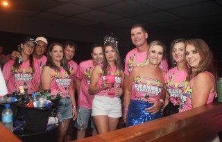 
<a style='margin-left: 5px;' class='btn btn-xs btn-social btn-facebook' href='https://www.facebook.com/sharer/sharer.php?u=https://www.galeramix.com.br/imagem/a153/800-800-90/conteudo/site_galerias/153/carnaval-grandes-amigos-89.jpg' rel='popup' data-width='500' data-height='400'><i class='fa fa-facebook'></i>Compartilhar <span class='hidden-xs'>no Facebook</span>
</a> 
<a class='btn btn-default btn-xs' target='_blank' href='imagem/a153/800-800-90/conteudo/site_galerias/153/carnaval-grandes-amigos-89.jpg'>
<span class='glyphicon glyphicon-cloud-download'></span> Salvar
</a>
