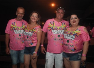 
<a style='margin-left: 5px;' class='btn btn-xs btn-social btn-facebook' href='https://www.facebook.com/sharer/sharer.php?u=https://www.galeramix.com.br/imagem/a153/800-800-90/conteudo/site_galerias/153/carnaval-grandes-amigos-91.jpg' rel='popup' data-width='500' data-height='400'><i class='fa fa-facebook'></i>Compartilhar <span class='hidden-xs'>no Facebook</span>
</a> 
<a class='btn btn-default btn-xs' target='_blank' href='imagem/a153/800-800-90/conteudo/site_galerias/153/carnaval-grandes-amigos-91.jpg'>
<span class='glyphicon glyphicon-cloud-download'></span> Salvar
</a>
