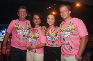 
<a style='margin-left: 5px;' class='btn btn-xs btn-social btn-facebook' href='https://www.facebook.com/sharer/sharer.php?u=https://www.galeramix.com.br/imagem/a153/800-800-90/conteudo/site_galerias/153/carnaval-grandes-amigos-92.jpg' rel='popup' data-width='500' data-height='400'><i class='fa fa-facebook'></i>Compartilhar <span class='hidden-xs'>no Facebook</span>
</a> 
<a class='btn btn-default btn-xs' target='_blank' href='imagem/a153/800-800-90/conteudo/site_galerias/153/carnaval-grandes-amigos-92.jpg'>
<span class='glyphicon glyphicon-cloud-download'></span> Salvar
</a>
