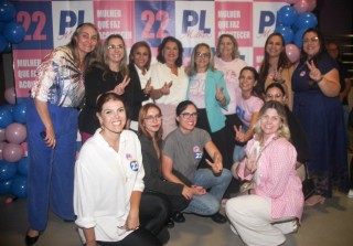 
                        <a style='margin-left: 5px;' class='btn btn-xs btn-social btn-facebook' href='https://www.facebook.com/sharer/sharer.php?u=https://www.galeramix.com.br/imagem/a157/800-800-90/conteudo/site_galerias/157/pl-mulher-tijucas-101.jpg' rel='popup' data-width='500' data-height='400'><i class='fa fa-facebook'></i>Compartilhar <span class='hidden-xs'>no Facebook</span>
                    </a> 
                    <a class='btn btn-default btn-xs' target='_blank' href='imagem/a157/800-800-90/conteudo/site_galerias/157/pl-mulher-tijucas-101.jpg'>
                        <span class='glyphicon glyphicon-cloud-download'></span> Salvar
                    </a>
                    