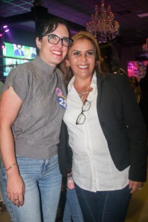 
                    <a style='margin-left: 5px;' class='btn btn-xs btn-social btn-facebook' href='https://www.facebook.com/sharer/sharer.php?u=https://www.galeramix.com.br/imagem/a157/800-800-90/conteudo/site_galerias/157/pl-mulher-tijucas-102.jpg' rel='popup' data-width='500' data-height='400'><i class='fa fa-facebook'></i>Compartilhar <span class='hidden-xs'>no Facebook</span>
                </a> 
                <a class='btn btn-default btn-xs' target='_blank' href='imagem/a157/800-800-90/conteudo/site_galerias/157/pl-mulher-tijucas-102.jpg'>
                    <span class='glyphicon glyphicon-cloud-download'></span> Salvar
                </a>
                