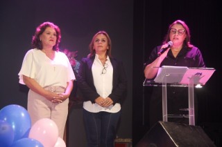 
<a style='margin-left: 5px;' class='btn btn-xs btn-social btn-facebook' href='https://www.facebook.com/sharer/sharer.php?u=https://www.galeramix.com.br/imagem/a157/800-800-90/conteudo/site_galerias/157/pl-mulher-tijucas-135.jpg' rel='popup' data-width='500' data-height='400'><i class='fa fa-facebook'></i>Compartilhar <span class='hidden-xs'>no Facebook</span>
</a> 
<a class='btn btn-default btn-xs' target='_blank' href='imagem/a157/800-800-90/conteudo/site_galerias/157/pl-mulher-tijucas-135.jpg'>
<span class='glyphicon glyphicon-cloud-download'></span> Salvar
</a>
